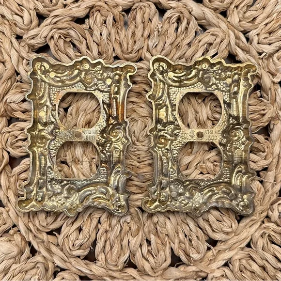 Set of 2 - 1960s Vintage Ornate Metal Double Toggle Switch Plate Covers - Picture 5 of 6